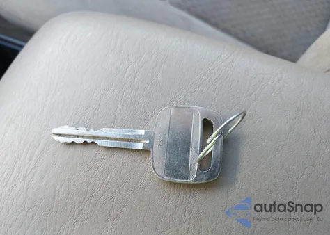 2004 Toyota Camry Le z USA, uszkodzony, nr VIN 4T1BE32K74U349130